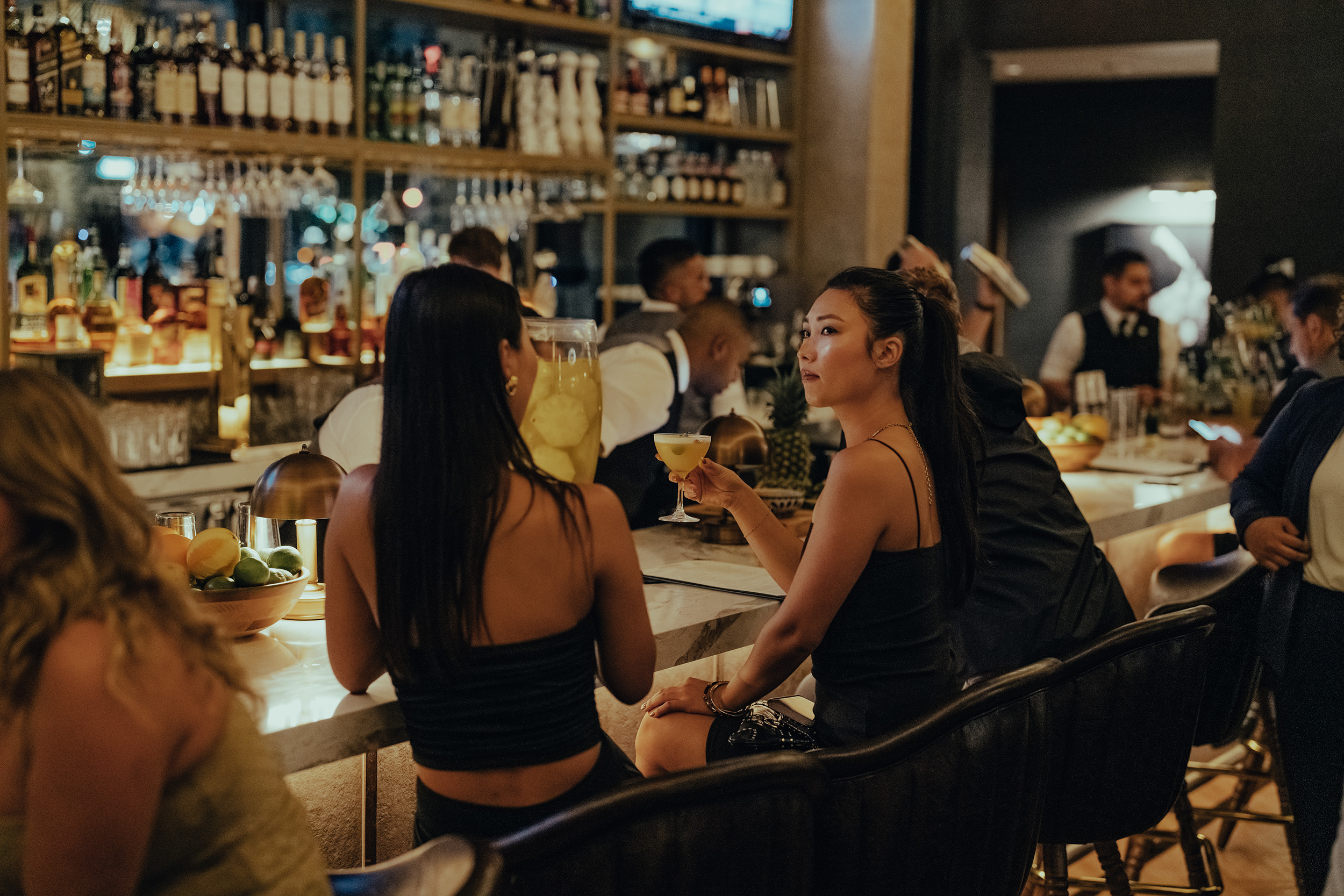 Women sitting at Bar Fogo