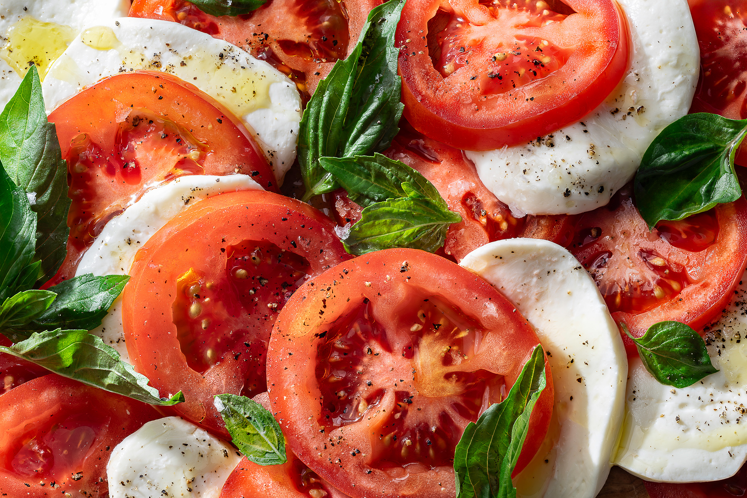 Caprese salad with olive oil