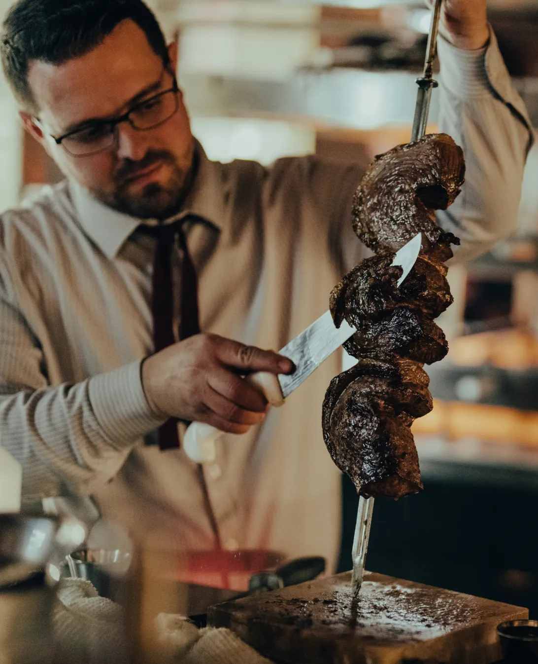 Server slicing meat